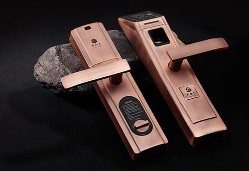 驻马店换锁芯（汽车开锁电话）