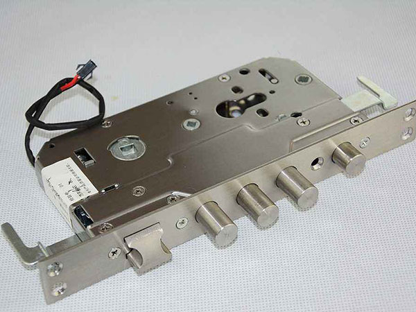 清远换锁（配汽车钥匙多少钱）