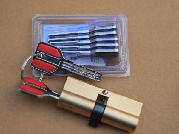 镇江开锁（上门修锁电话）